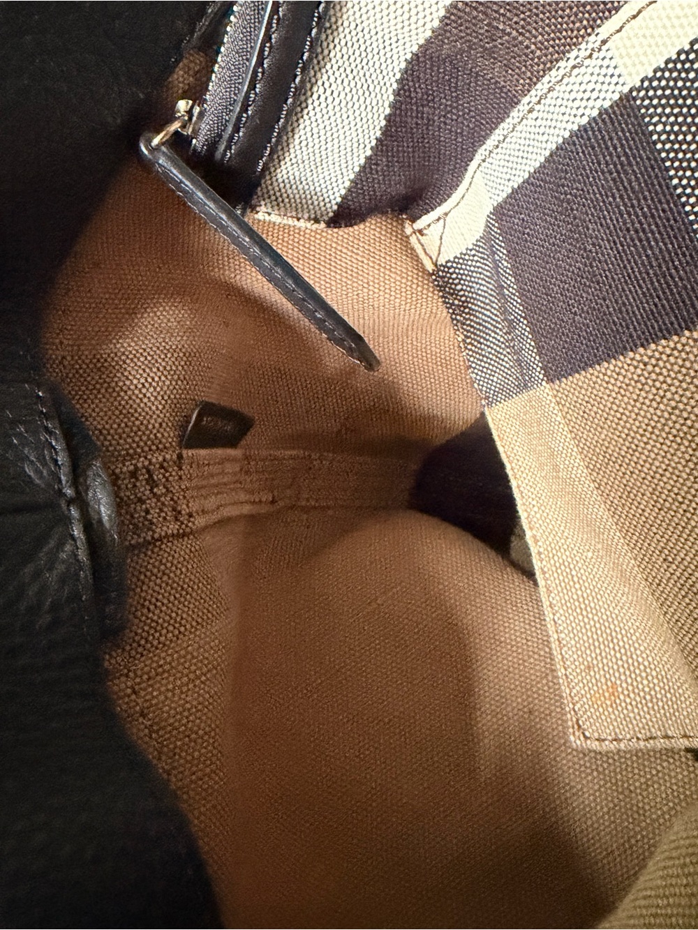 Burberry House Check Ashby Bucket Bag - Picture 7 of 8